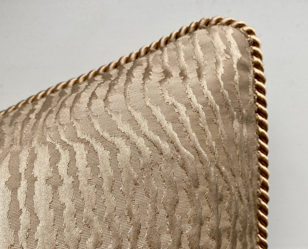 Polštář Golden Waves s paspulí